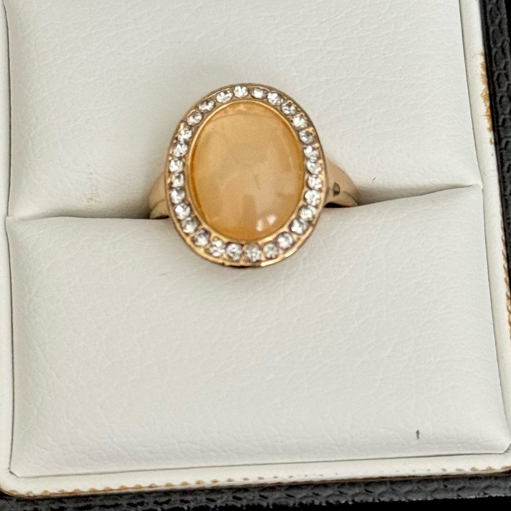 ✨SALE✨ 3 for$17 🍀24 hour flash sale: Gold Tone Oval Halo Ring with Honey Stone - Picture 2 of 3